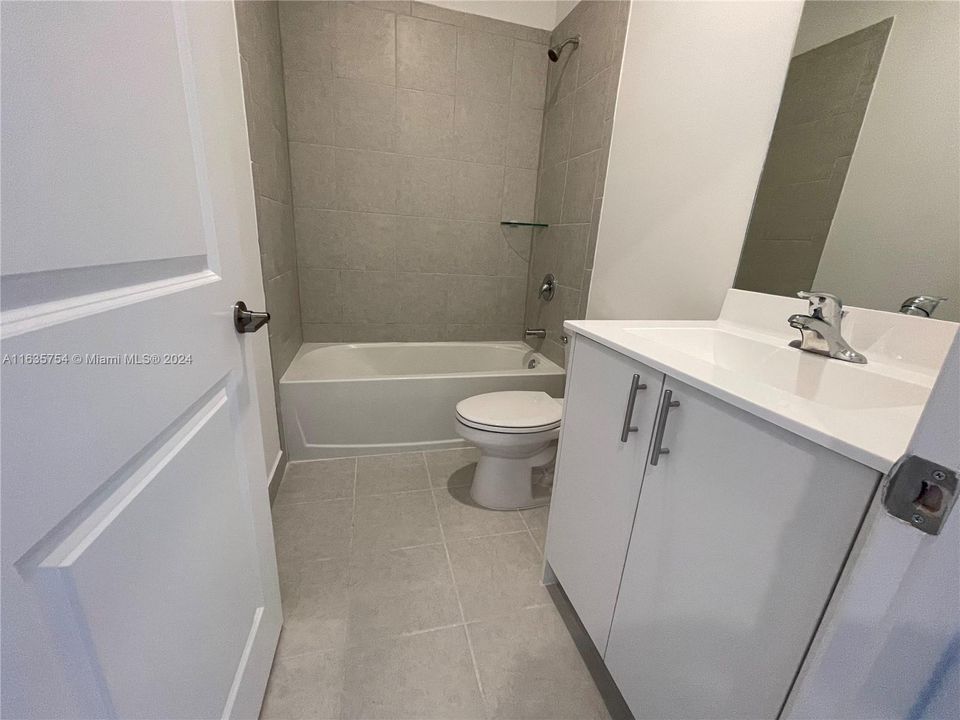 Recently Rented: $2,650 (3 beds, 2 baths, 1393 Square Feet)