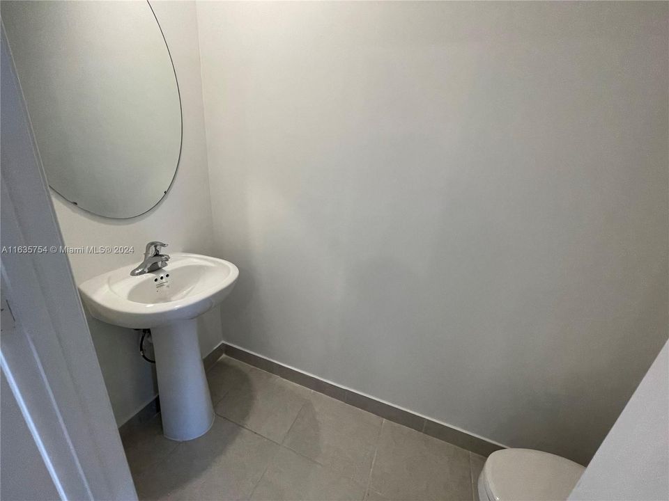 Recently Rented: $2,650 (3 beds, 2 baths, 1393 Square Feet)