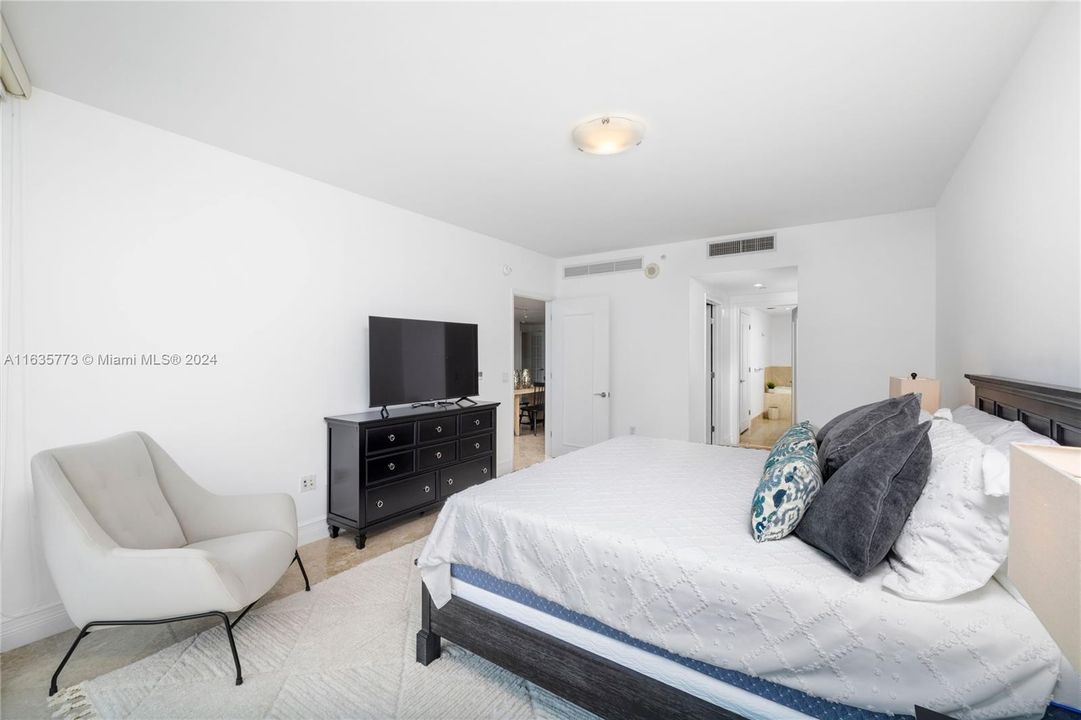 Active With Contract: $9,000 (2 beds, 3 baths, 1479 Square Feet)