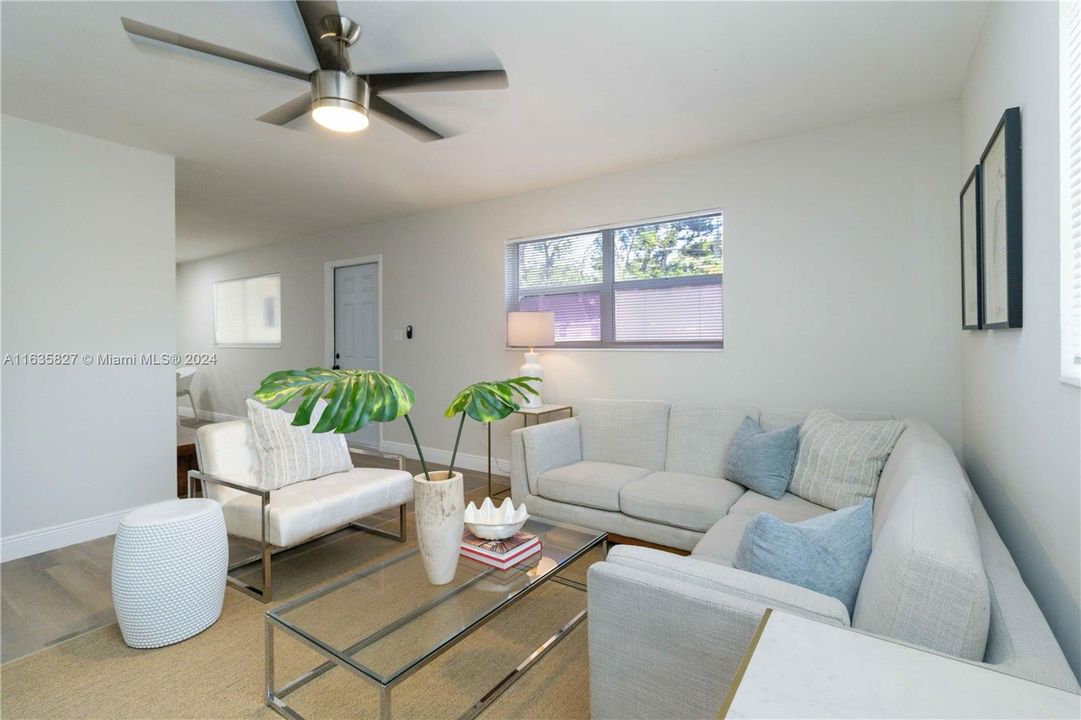 Active With Contract: $499,000 (3 beds, 2 baths, 918 Square Feet)