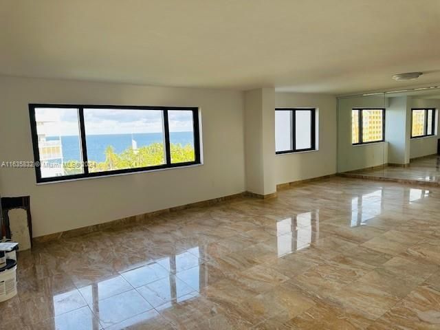 En Venta: $1,675,000 (3 camas, 3 baños, 1935 Pies cuadrados)