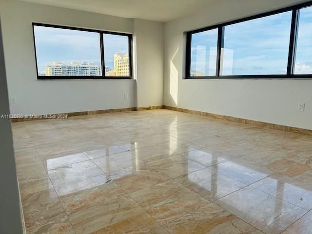 En Venta: $1,675,000 (3 camas, 3 baños, 1935 Pies cuadrados)