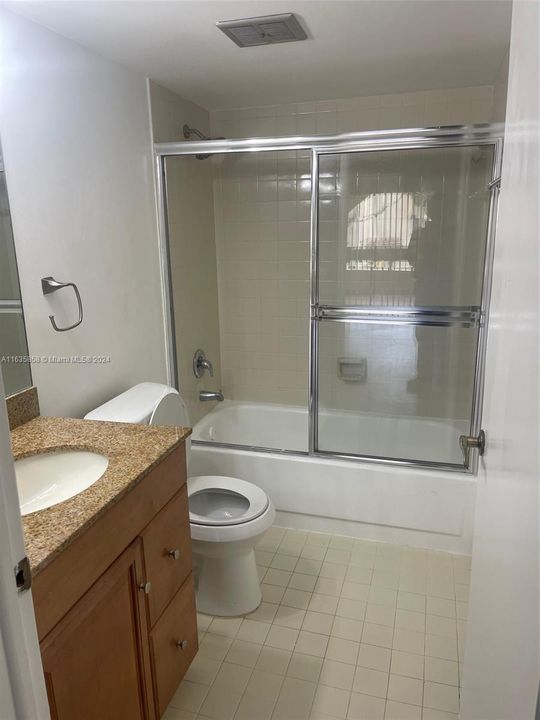 Active With Contract: $2,000 (1 beds, 1 baths, 980 Square Feet)