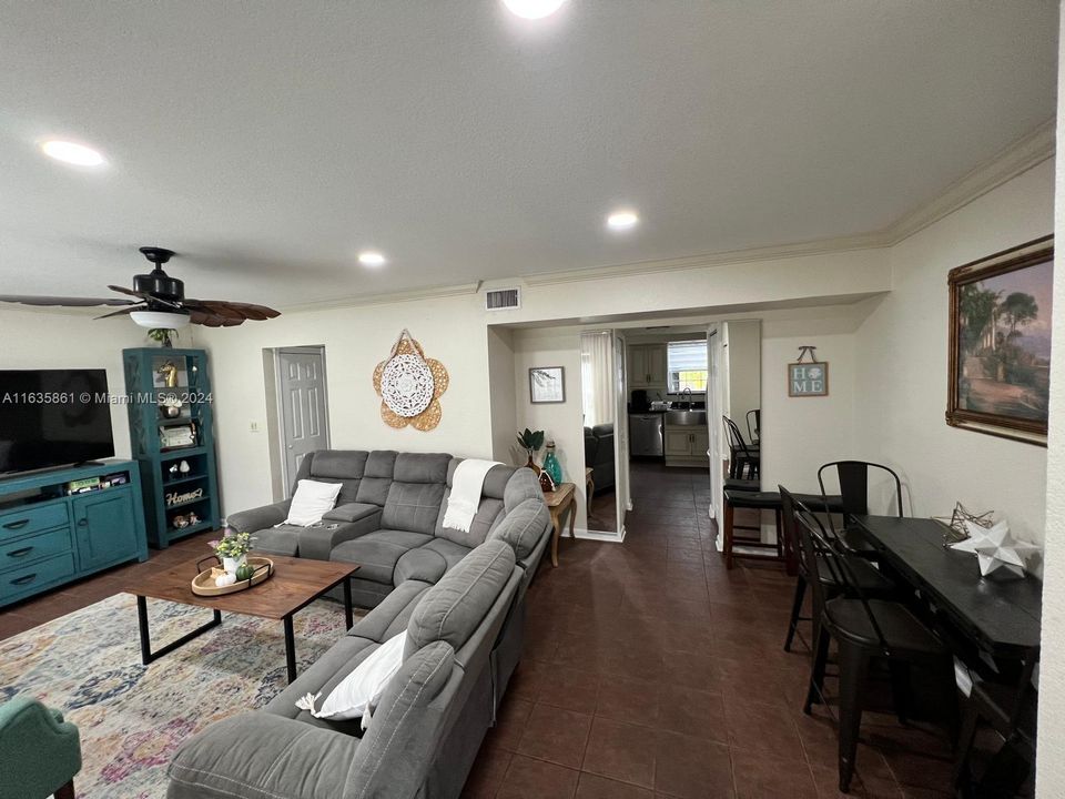 Active With Contract: $3,200 (3 beds, 2 baths, 1380 Square Feet)