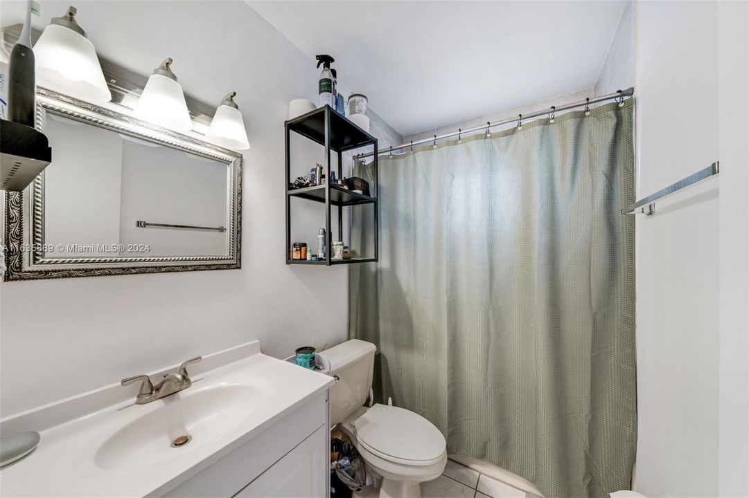 Active With Contract: $249,000 (2 beds, 1 baths, 760 Square Feet)