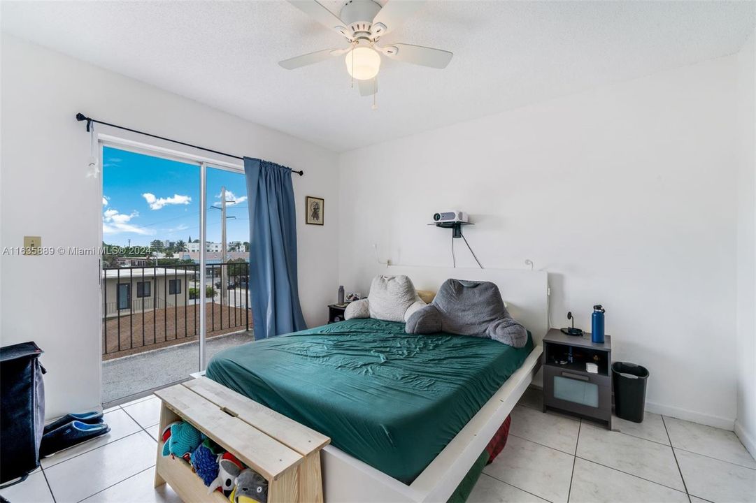 Active With Contract: $249,000 (2 beds, 1 baths, 760 Square Feet)