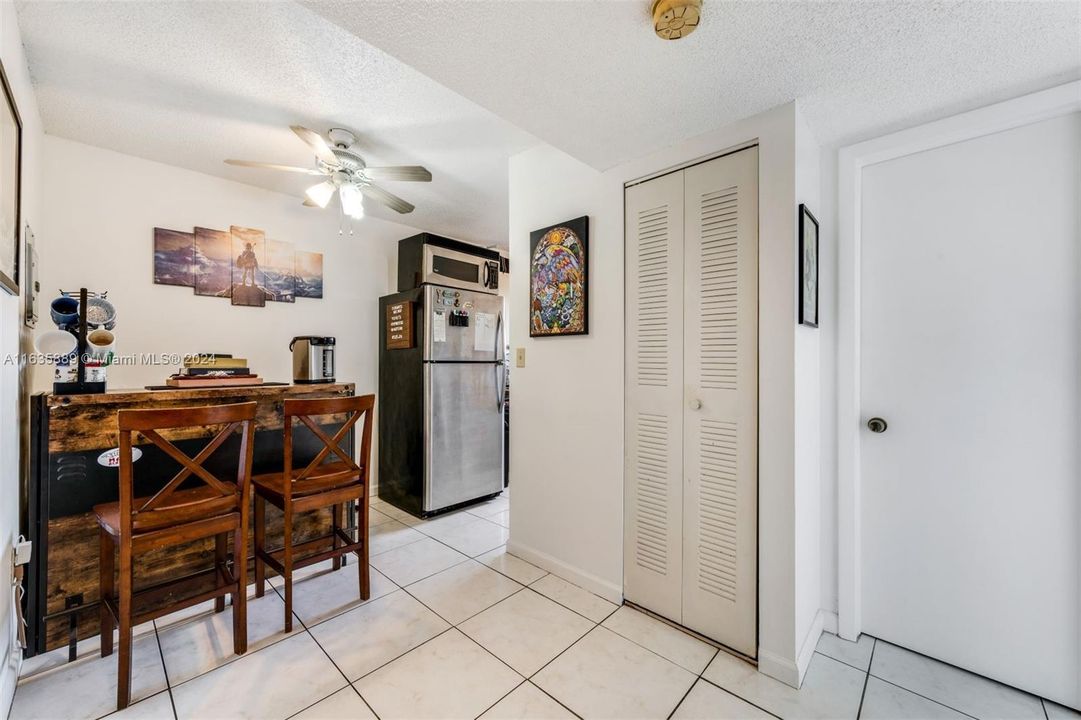 Active With Contract: $249,000 (2 beds, 1 baths, 760 Square Feet)