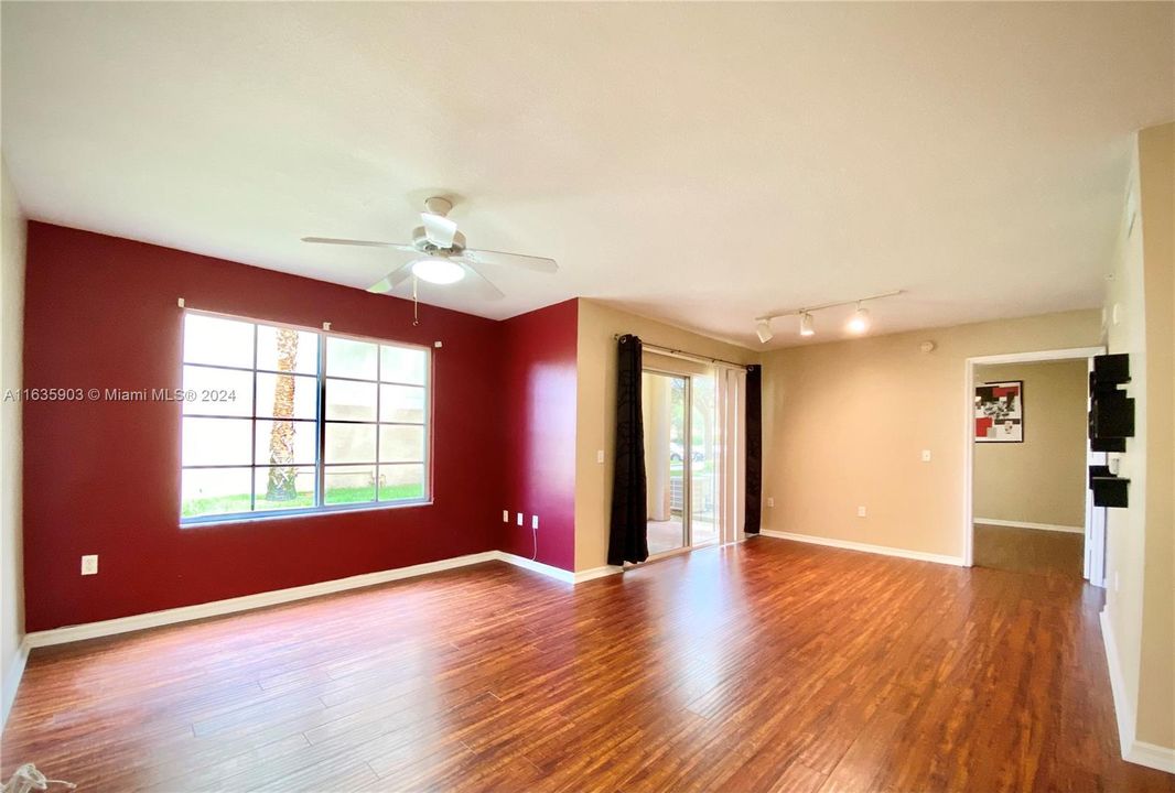 For Rent: $1,750 (1 beds, 1 baths, 760 Square Feet)