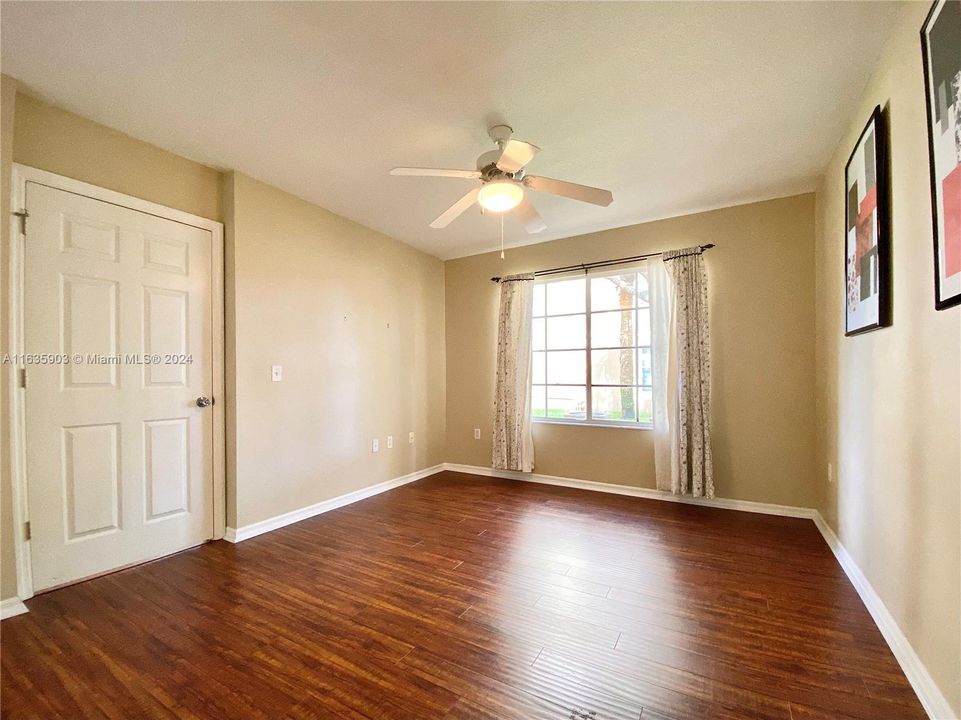 For Rent: $1,750 (1 beds, 1 baths, 760 Square Feet)