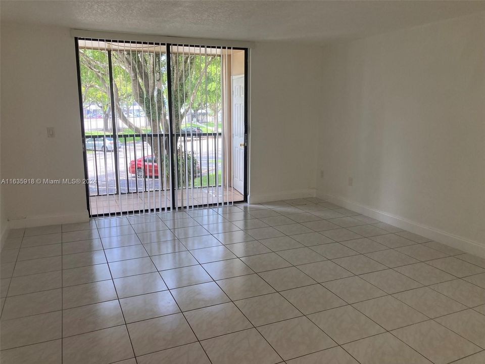 Recently Rented: $2,200 (2 beds, 2 baths, 965 Square Feet)