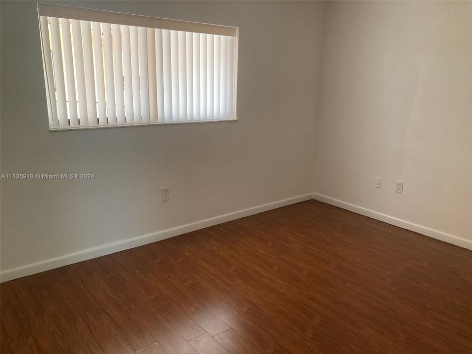 Recently Rented: $2,200 (2 beds, 2 baths, 965 Square Feet)