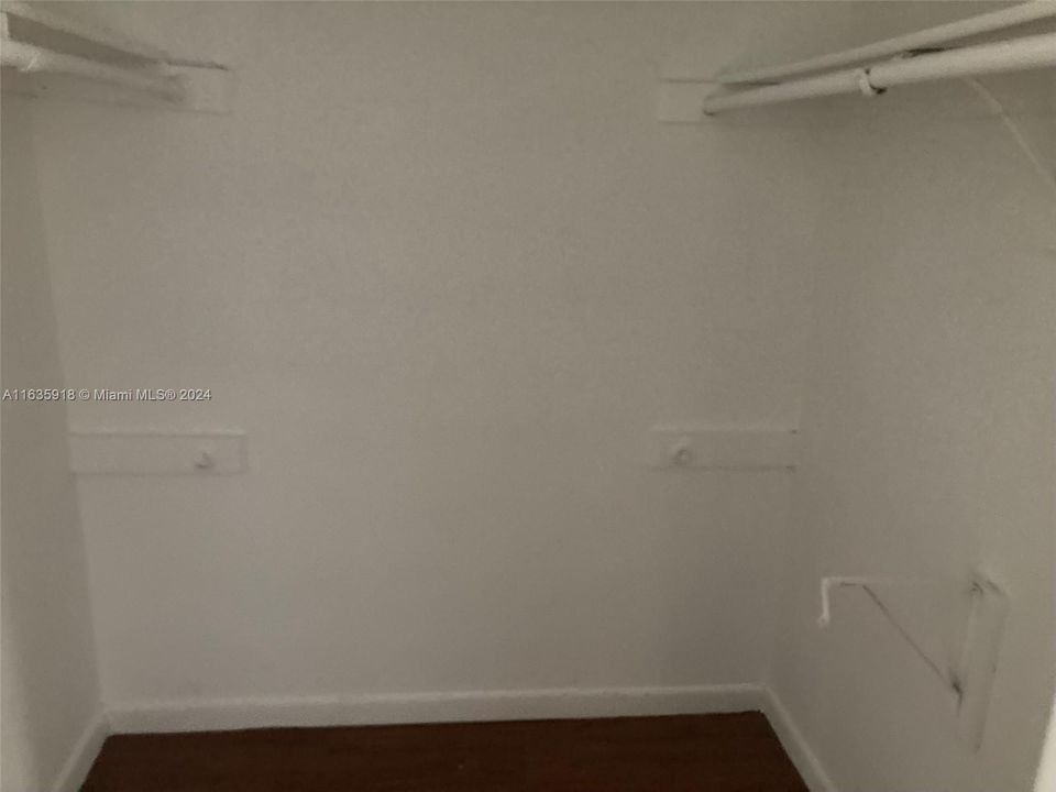 Recently Rented: $2,200 (2 beds, 2 baths, 965 Square Feet)