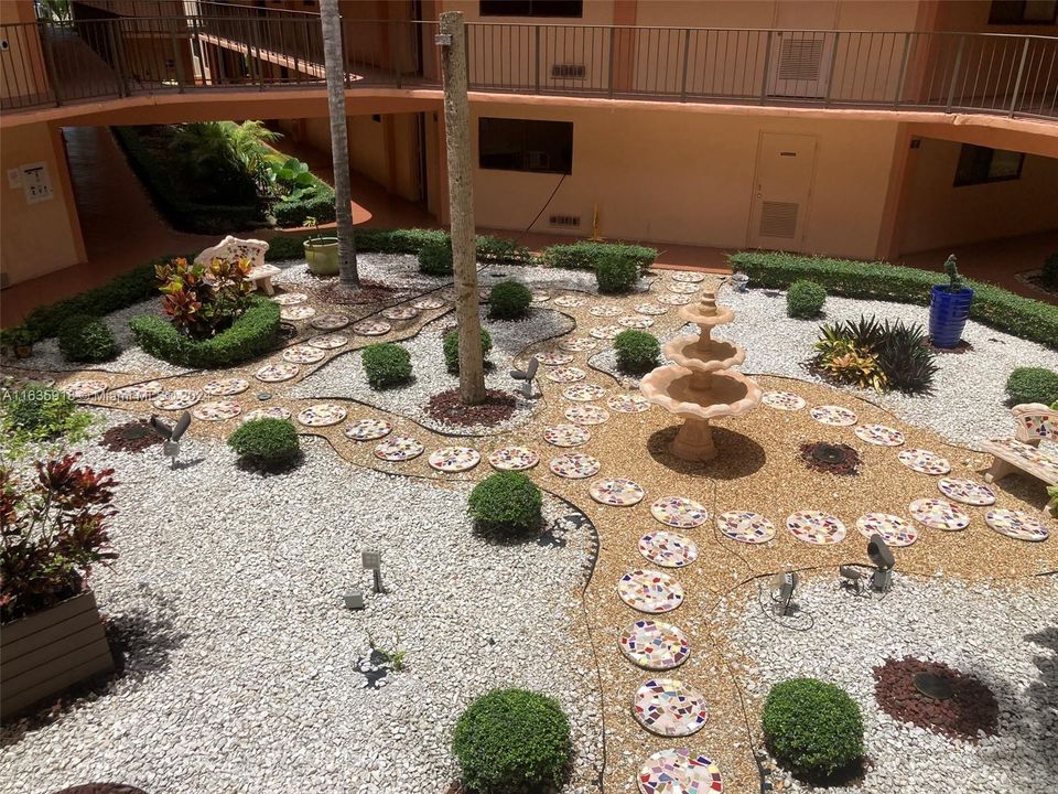 Recently Rented: $2,200 (2 beds, 2 baths, 965 Square Feet)