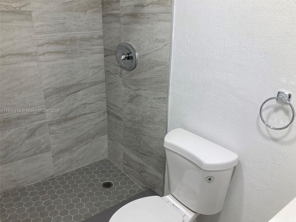 Recently Rented: $2,200 (2 beds, 2 baths, 965 Square Feet)