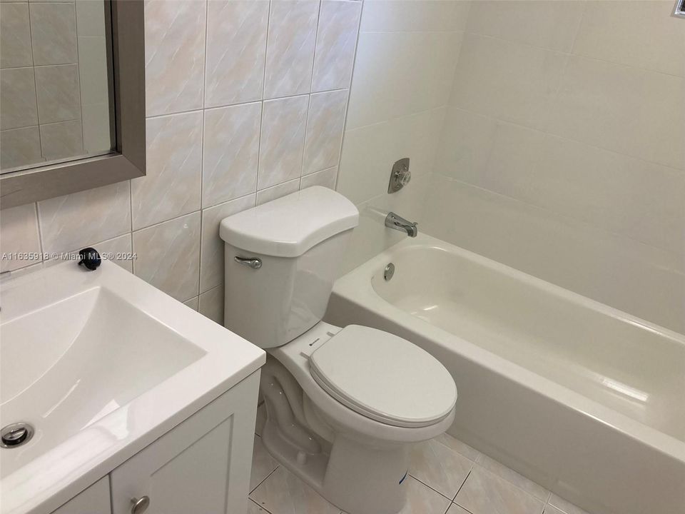 Recently Rented: $2,200 (2 beds, 2 baths, 965 Square Feet)