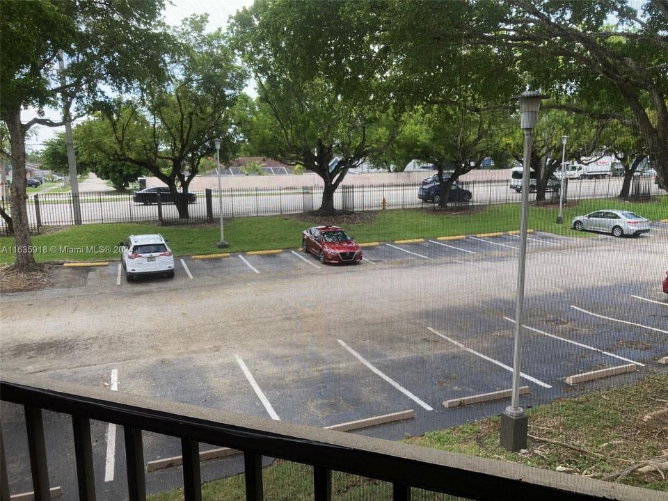 Recently Rented: $2,200 (2 beds, 2 baths, 965 Square Feet)