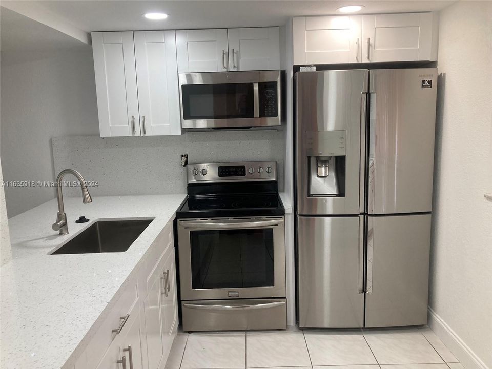 Recently Rented: $2,200 (2 beds, 2 baths, 965 Square Feet)
