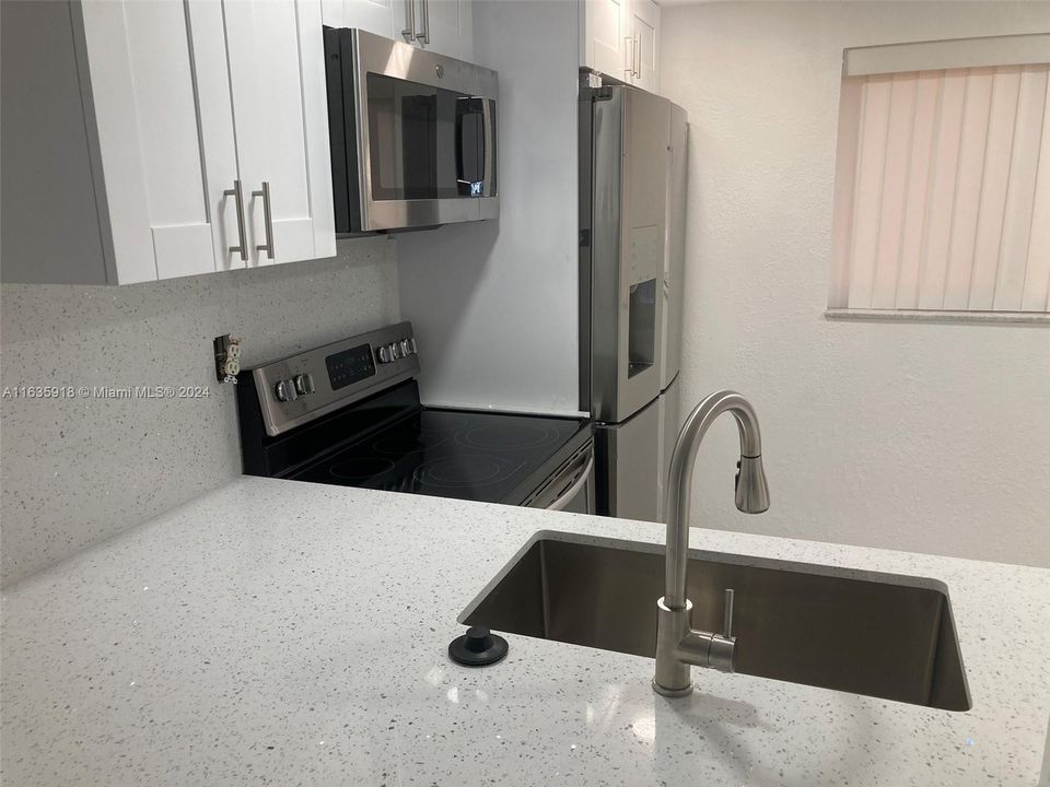 Recently Rented: $2,200 (2 beds, 2 baths, 965 Square Feet)