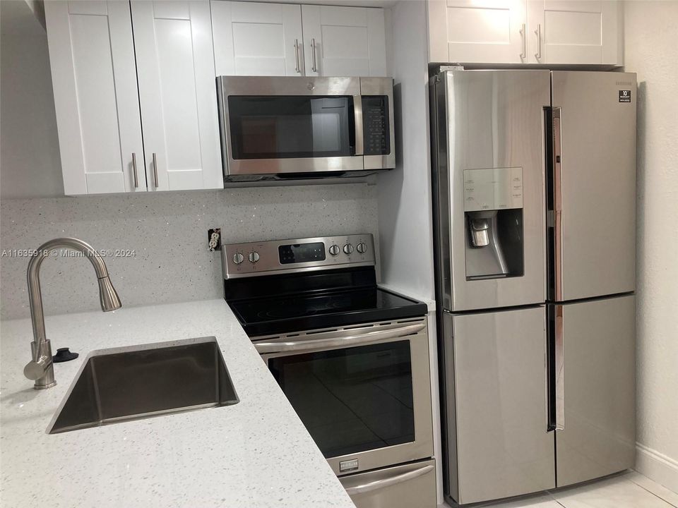 Recently Rented: $2,200 (2 beds, 2 baths, 965 Square Feet)