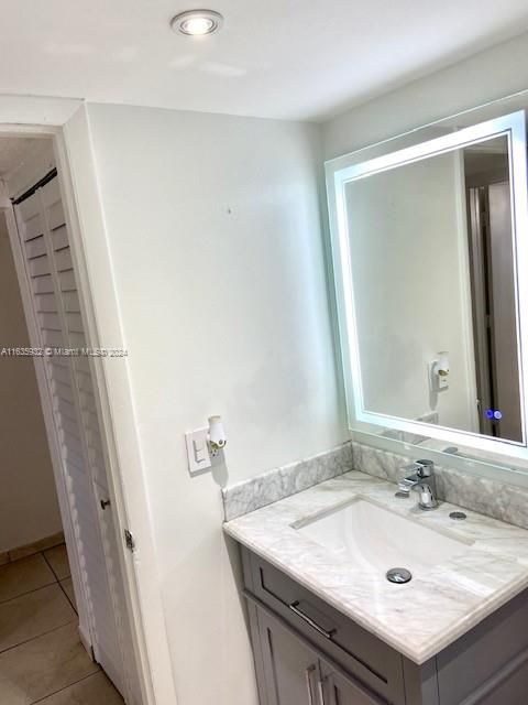 Active With Contract: $1,900 (1 beds, 1 baths, 672 Square Feet)