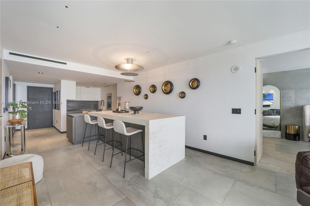 Active With Contract: $2,100,000 (2 beds, 2 baths, 1463 Square Feet)