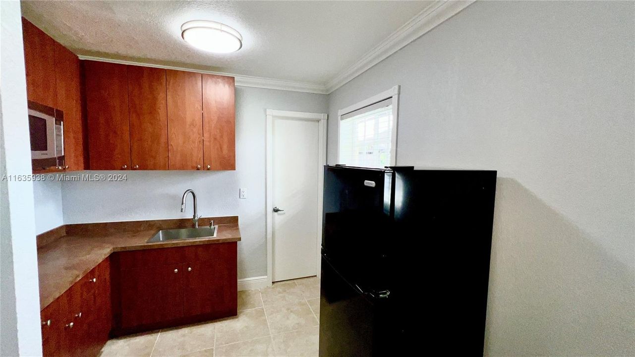 For Rent: $1,500 (1 beds, 1 baths, 300 Square Feet)