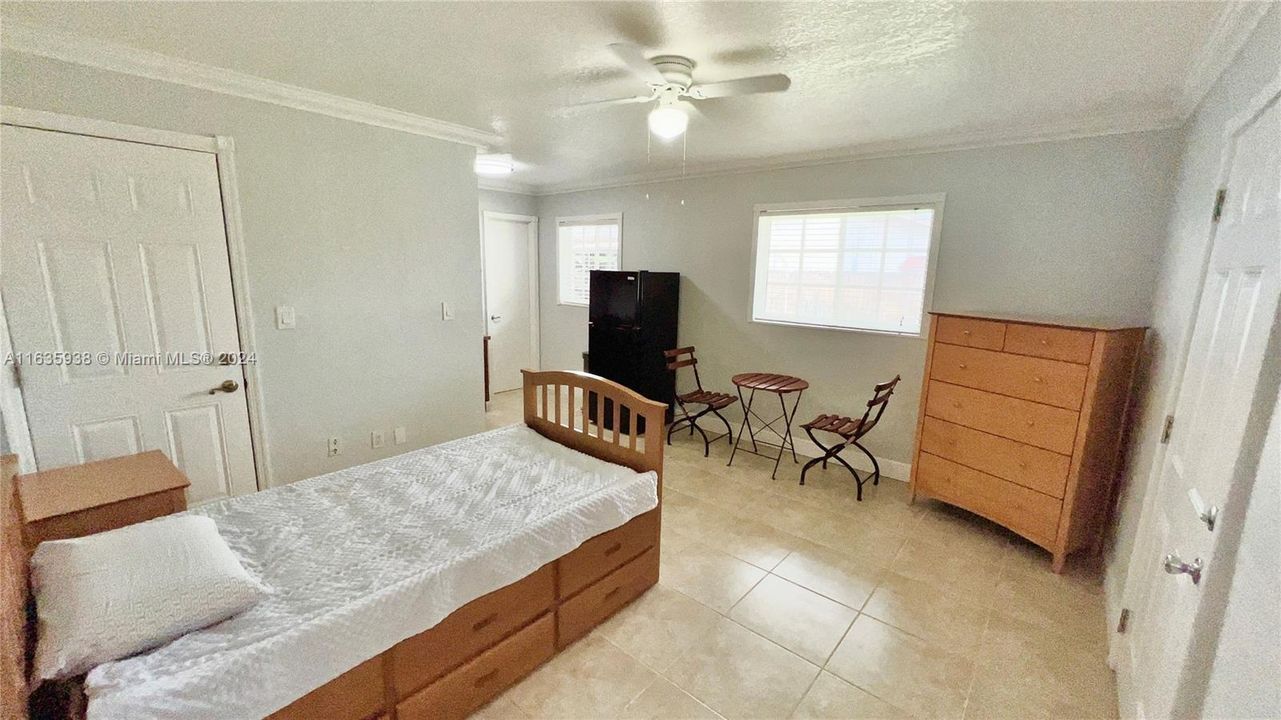 For Rent: $1,500 (1 beds, 1 baths, 300 Square Feet)