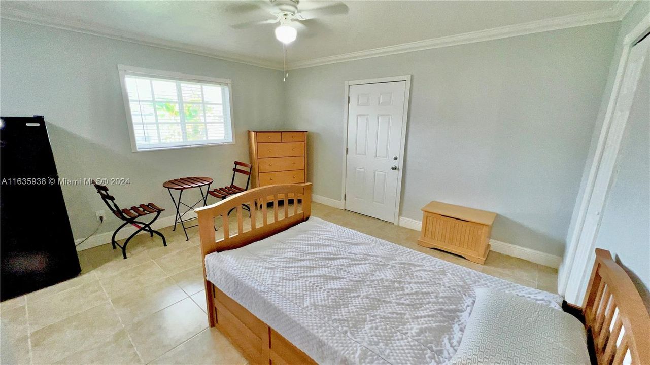 For Rent: $1,500 (1 beds, 1 baths, 300 Square Feet)