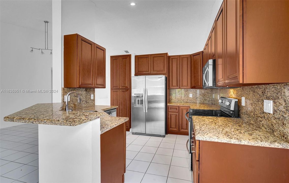 Active With Contract: $3,500 (3 beds, 2 baths, 1478 Square Feet)