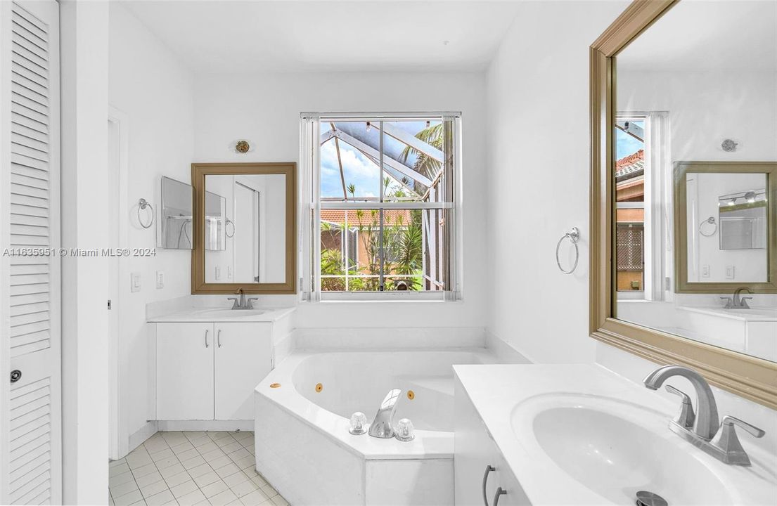 Active With Contract: $3,500 (3 beds, 2 baths, 1478 Square Feet)