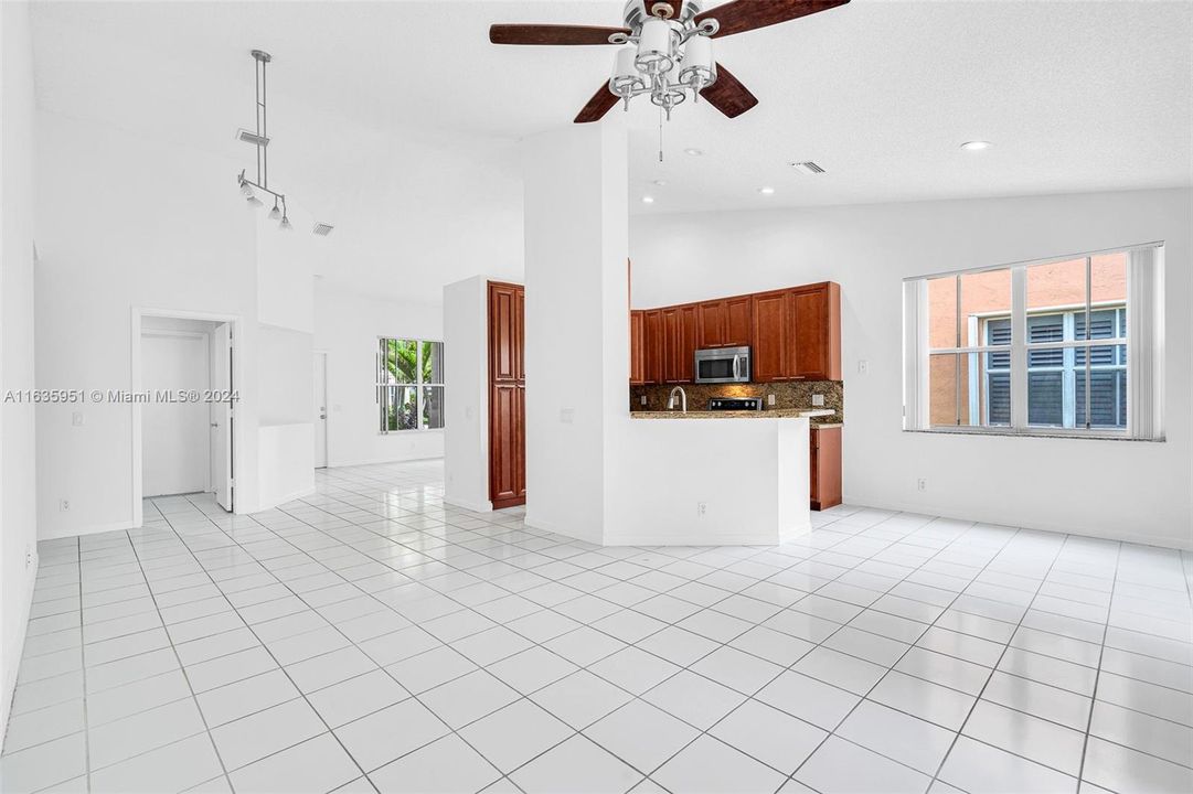 Active With Contract: $3,500 (3 beds, 2 baths, 1478 Square Feet)