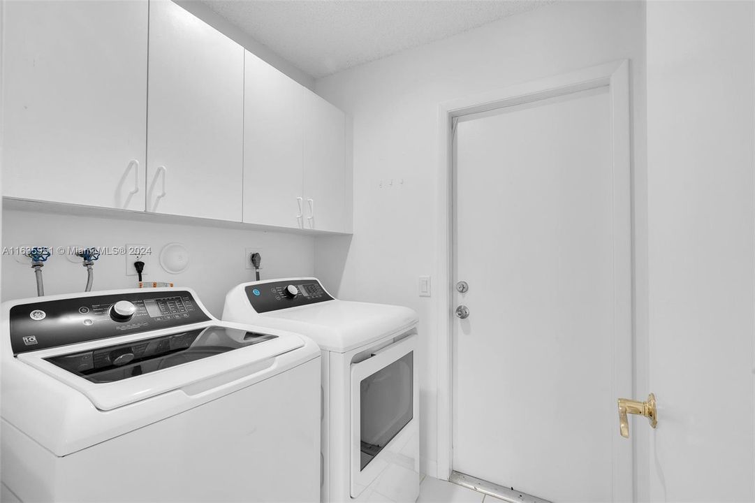 Active With Contract: $3,500 (3 beds, 2 baths, 1478 Square Feet)