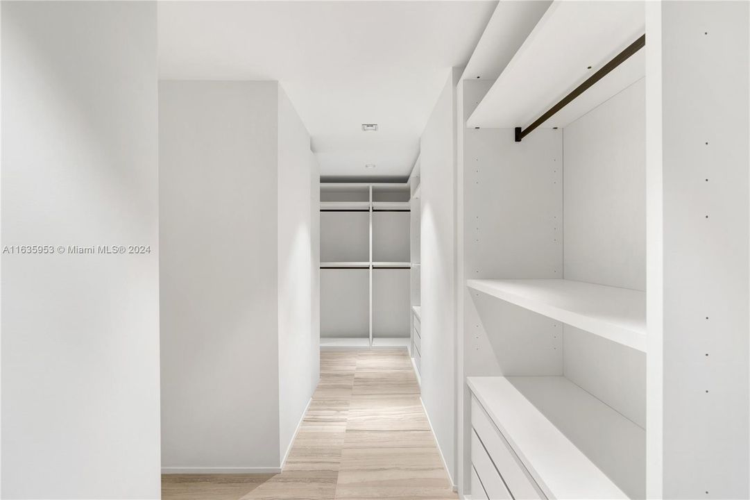 最近售出: $7,900,000 (5 贝兹, 6 浴室, 8400 平方英尺)