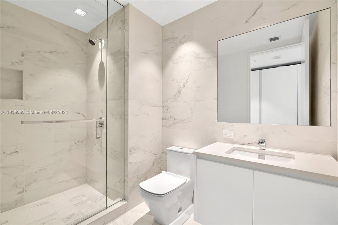 最近售出: $7,900,000 (5 贝兹, 6 浴室, 8400 平方英尺)