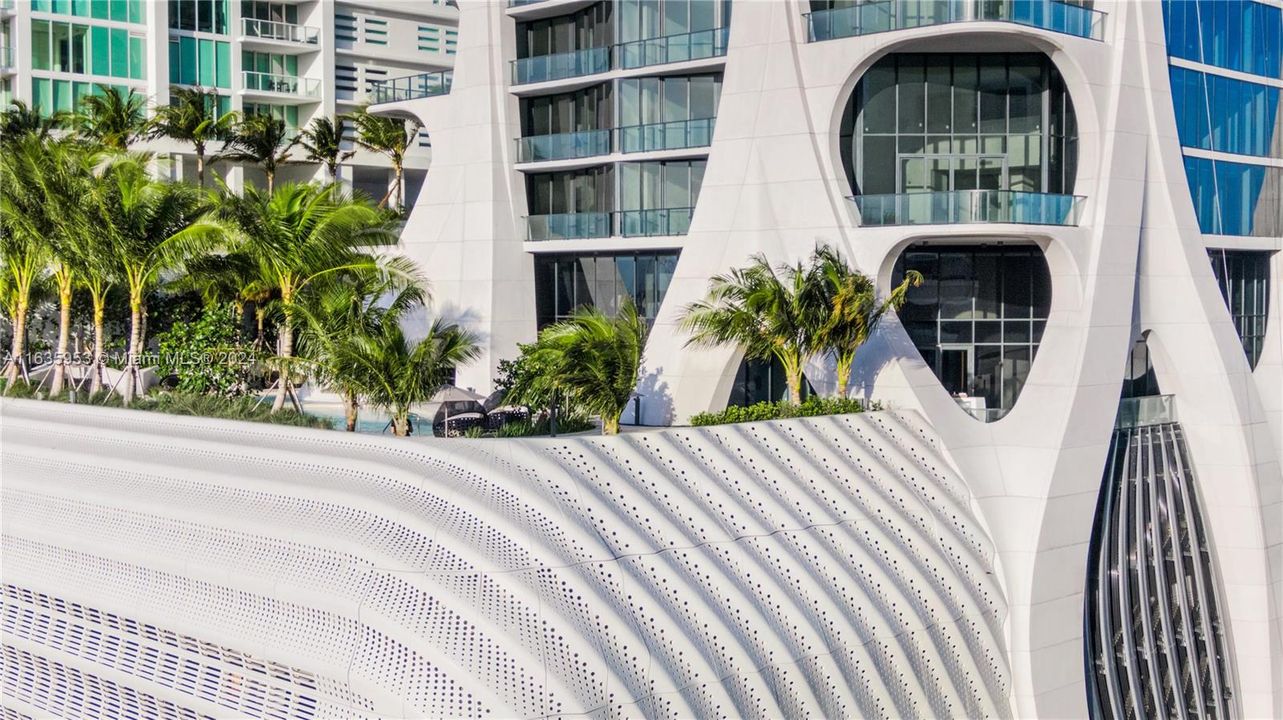 最近售出: $7,900,000 (5 贝兹, 6 浴室, 8400 平方英尺)