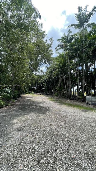 待售: $599,990 (1.00 acres)