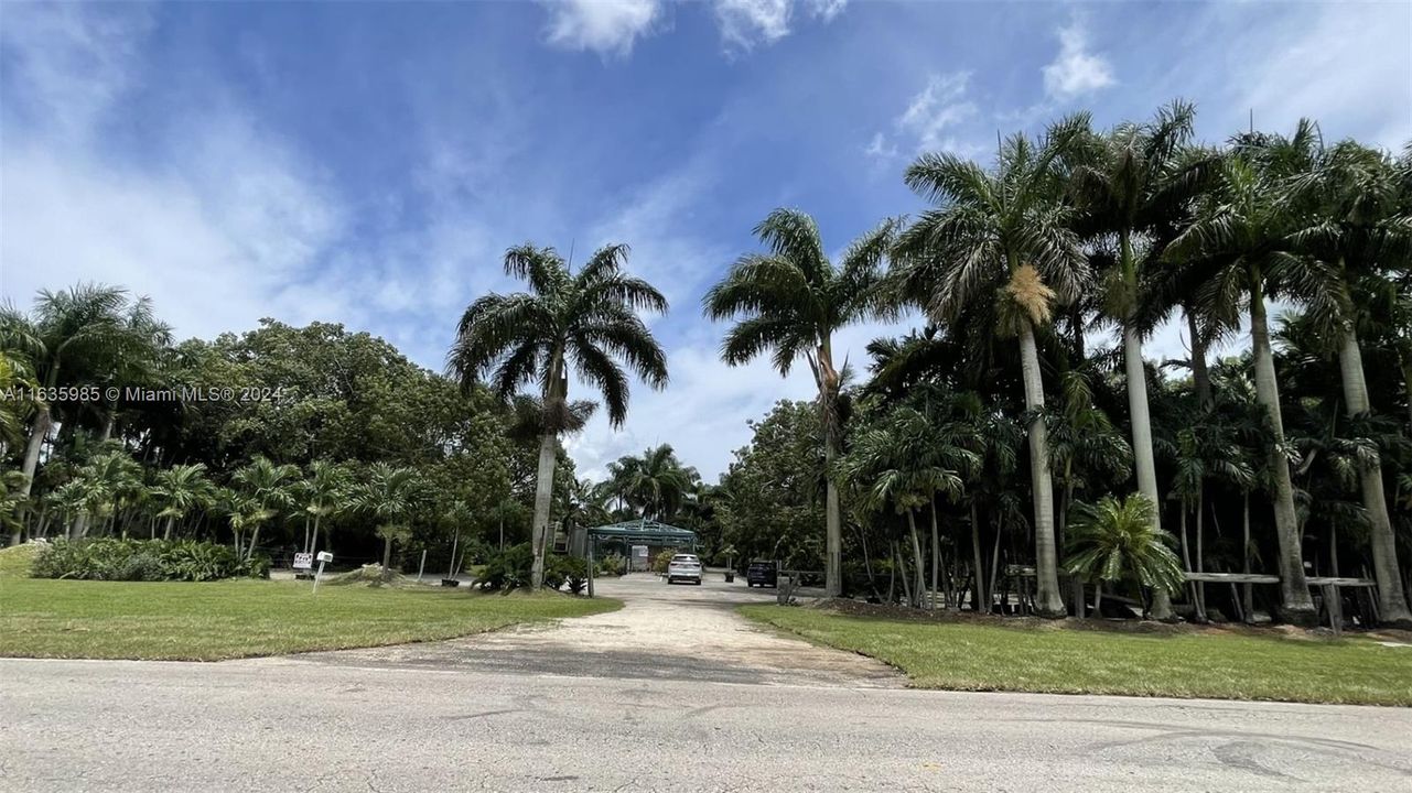 En Venta: $599,990 (1.00 acres)