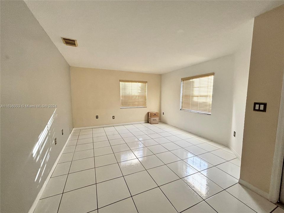 Recently Rented: $3,500 (3 beds, 2 baths, 1607 Square Feet)