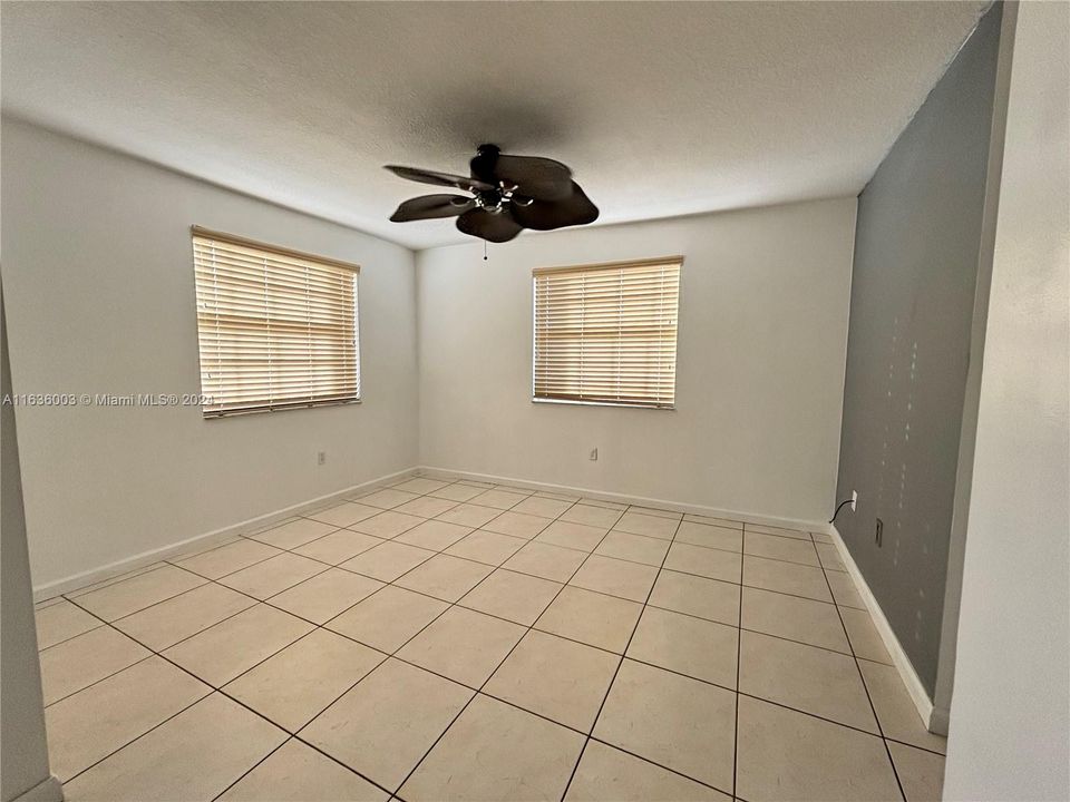 Recently Rented: $3,500 (3 beds, 2 baths, 1607 Square Feet)