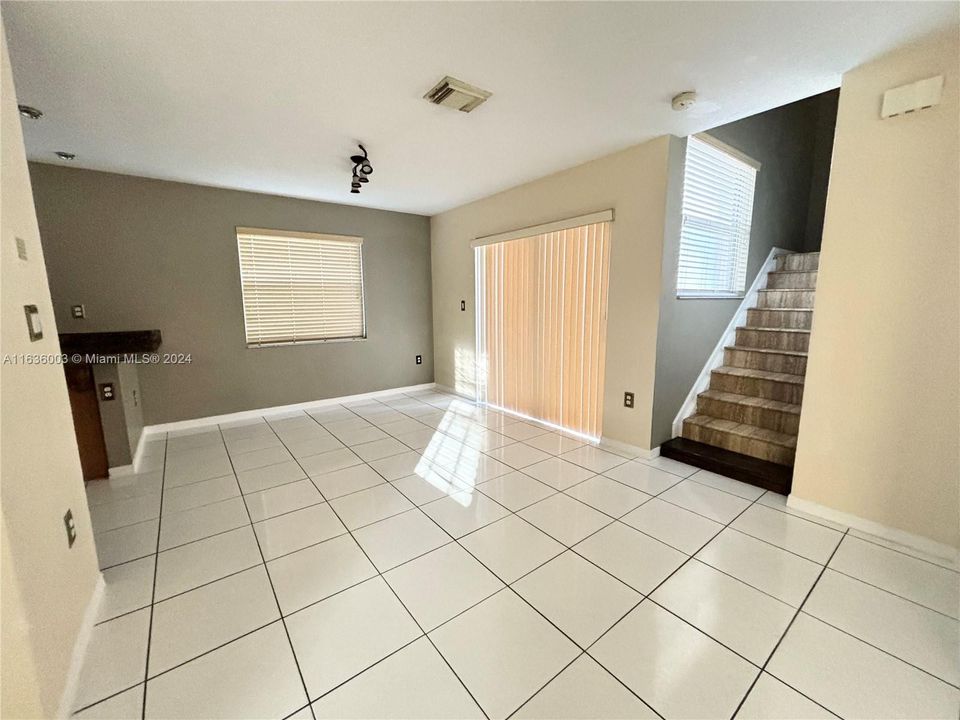 Recently Rented: $3,500 (3 beds, 2 baths, 1607 Square Feet)