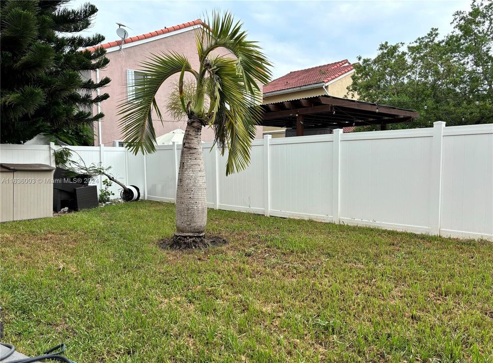 Recently Rented: $3,500 (3 beds, 2 baths, 1607 Square Feet)