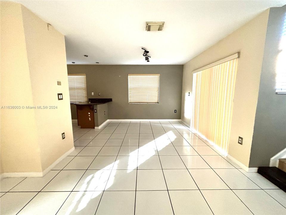 Recently Rented: $3,500 (3 beds, 2 baths, 1607 Square Feet)