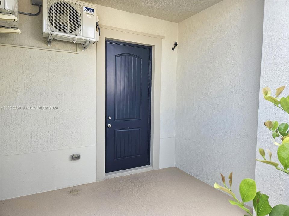 For Rent: $1,300 (1 beds, 1 baths, 300 Square Feet)