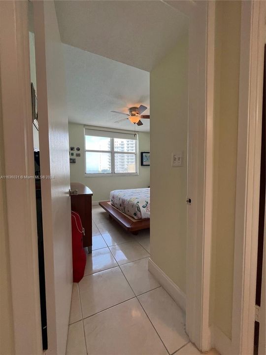 For Sale: $379,900 (1 beds, 1 baths, 671 Square Feet)