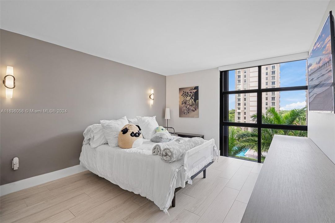 For Sale: $649,000 (2 beds, 2 baths, 1129 Square Feet)