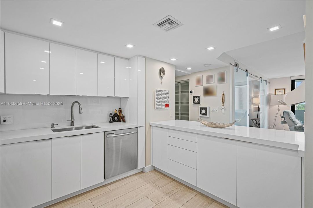 For Sale: $649,000 (2 beds, 2 baths, 1129 Square Feet)