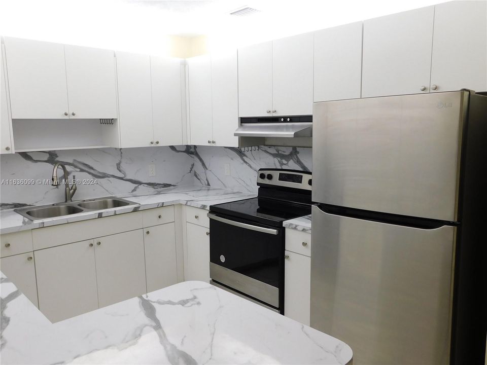 Recently Sold: $659,000 (3 beds, 2 baths, 1365 Square Feet)