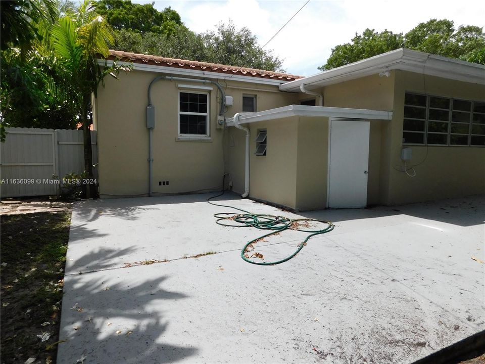 Recently Sold: $659,000 (3 beds, 2 baths, 1365 Square Feet)