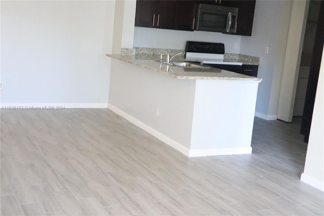 For Rent: $2,100 (2 beds, 2 baths, 986 Square Feet)