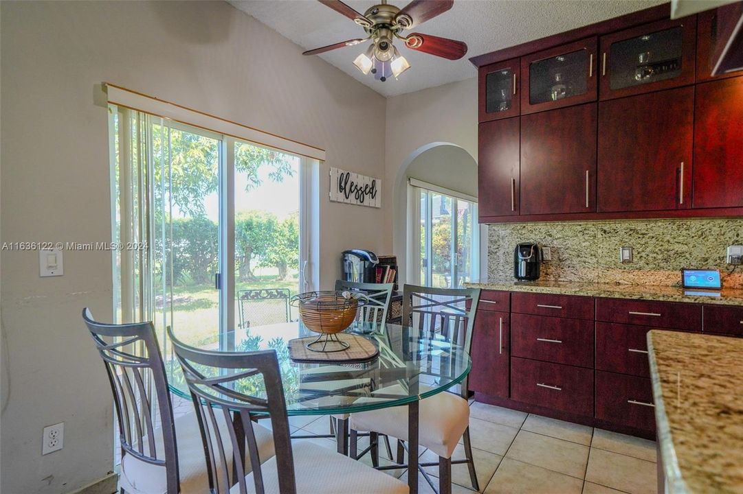 Kitchen Dining Area